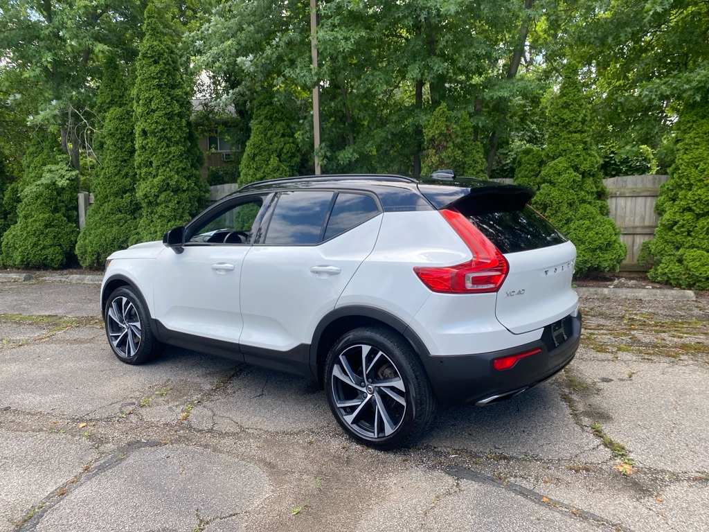 2019 Volvo XC40 T5 Momentum - Image 3