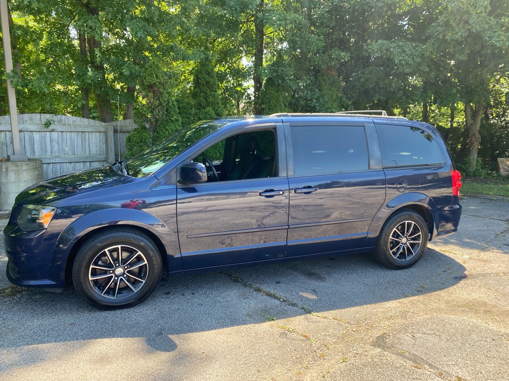 2016 Dodge Grand Caravan R/T - Image 2