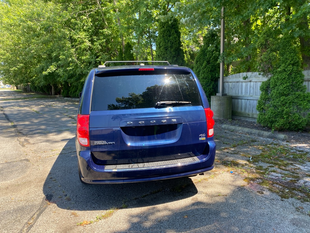 2016 Dodge Grand Caravan R/T - Image 4