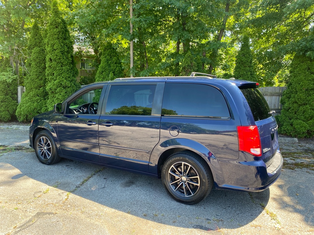 2016 Dodge Grand Caravan R/T - Image 3