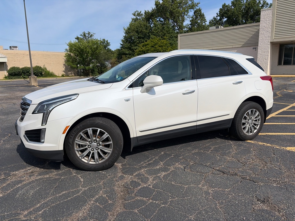 2018 Cadillac XT5 Luxury - Image 2