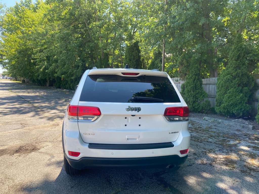 2019 Jeep Grand Cherokee Laredo - Image 4