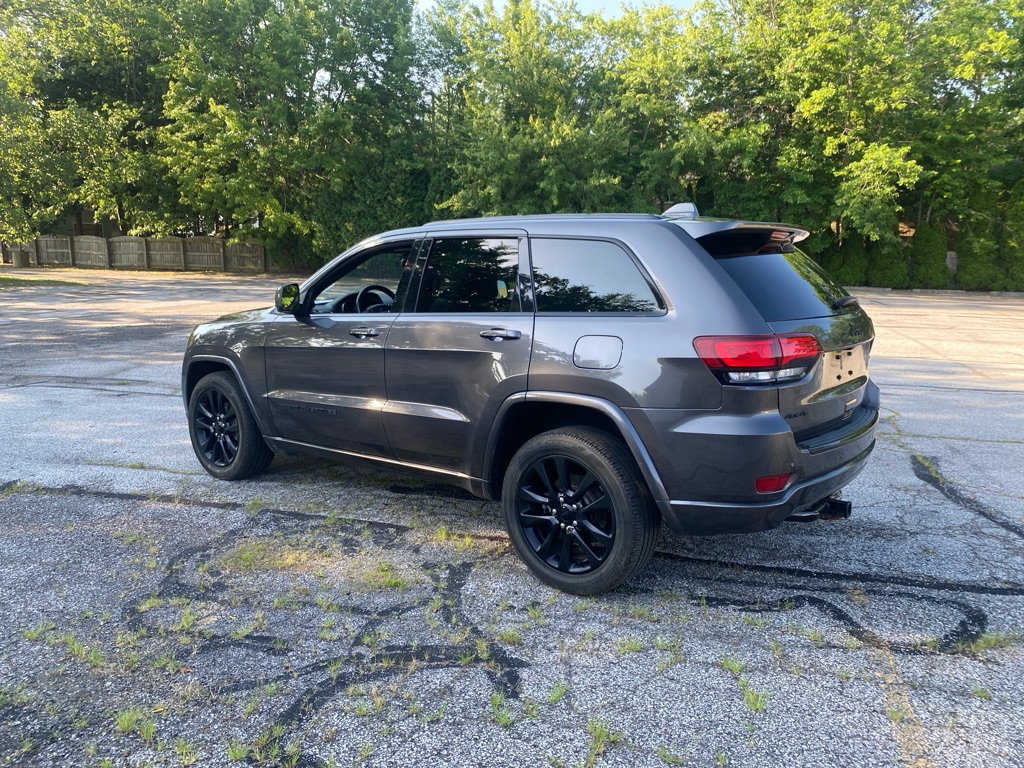 2017 Jeep Grand Cherokee Laredo - Image 3