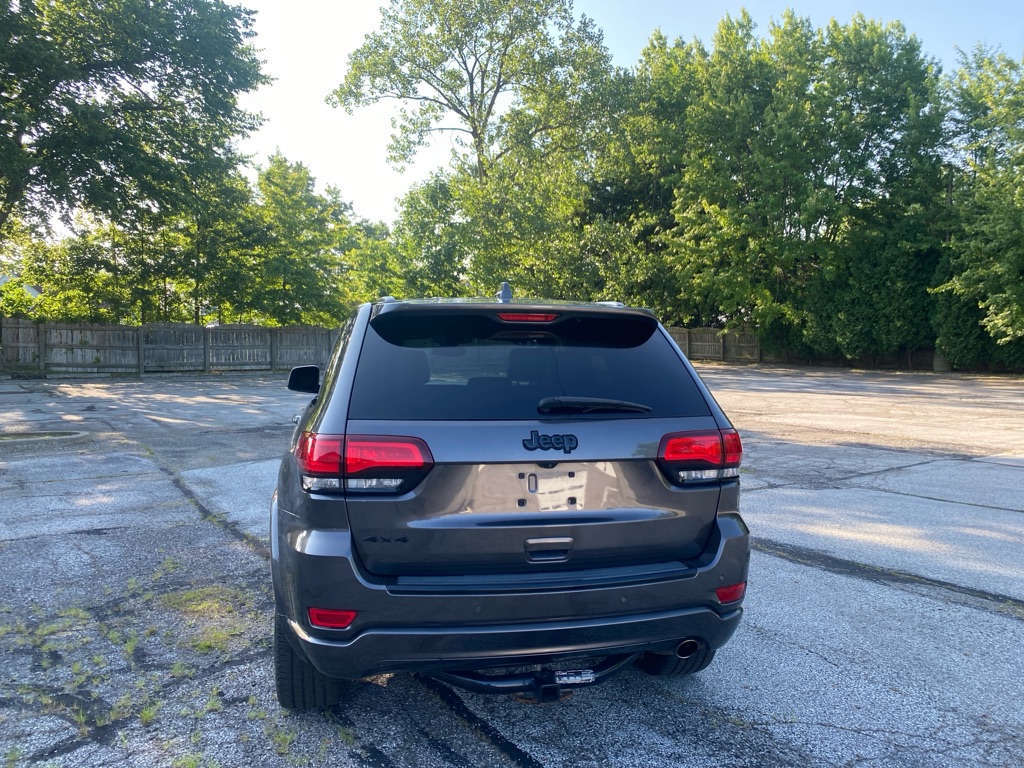 2017 Jeep Grand Cherokee Laredo - Image 4