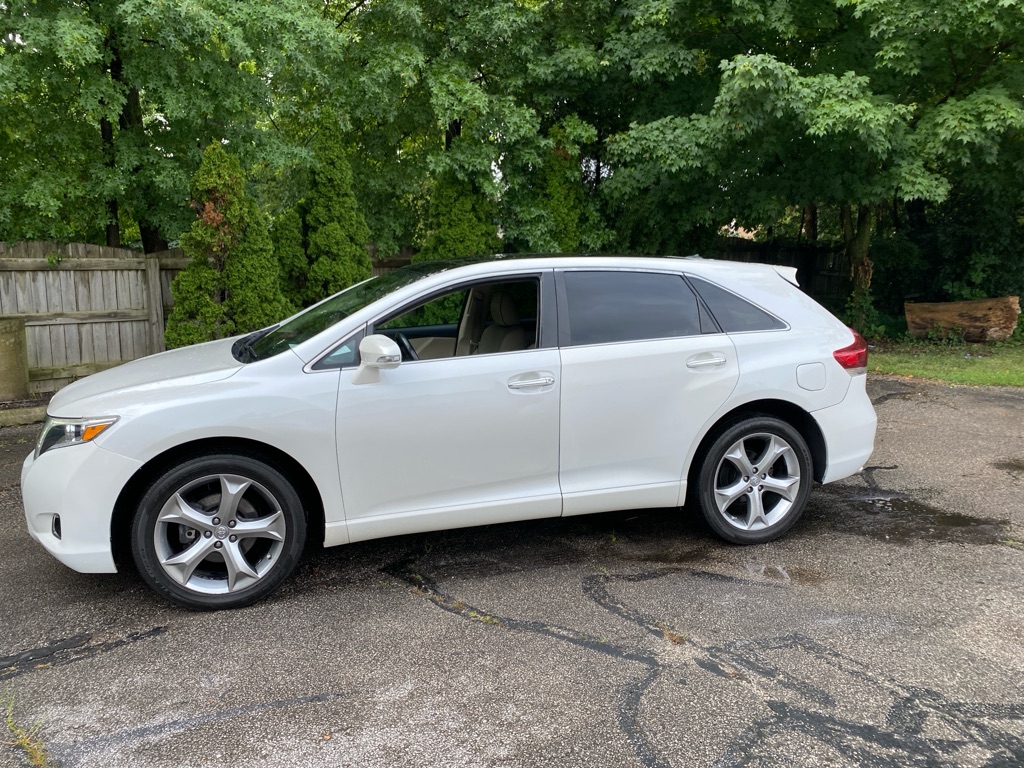 2013 Toyota Venza LE - Image 2