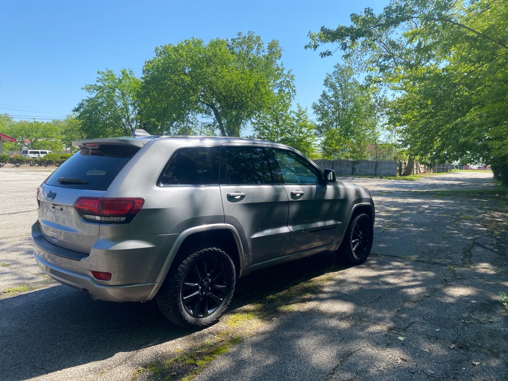 2019 Jeep Grand Cherokee Laredo - Image 5