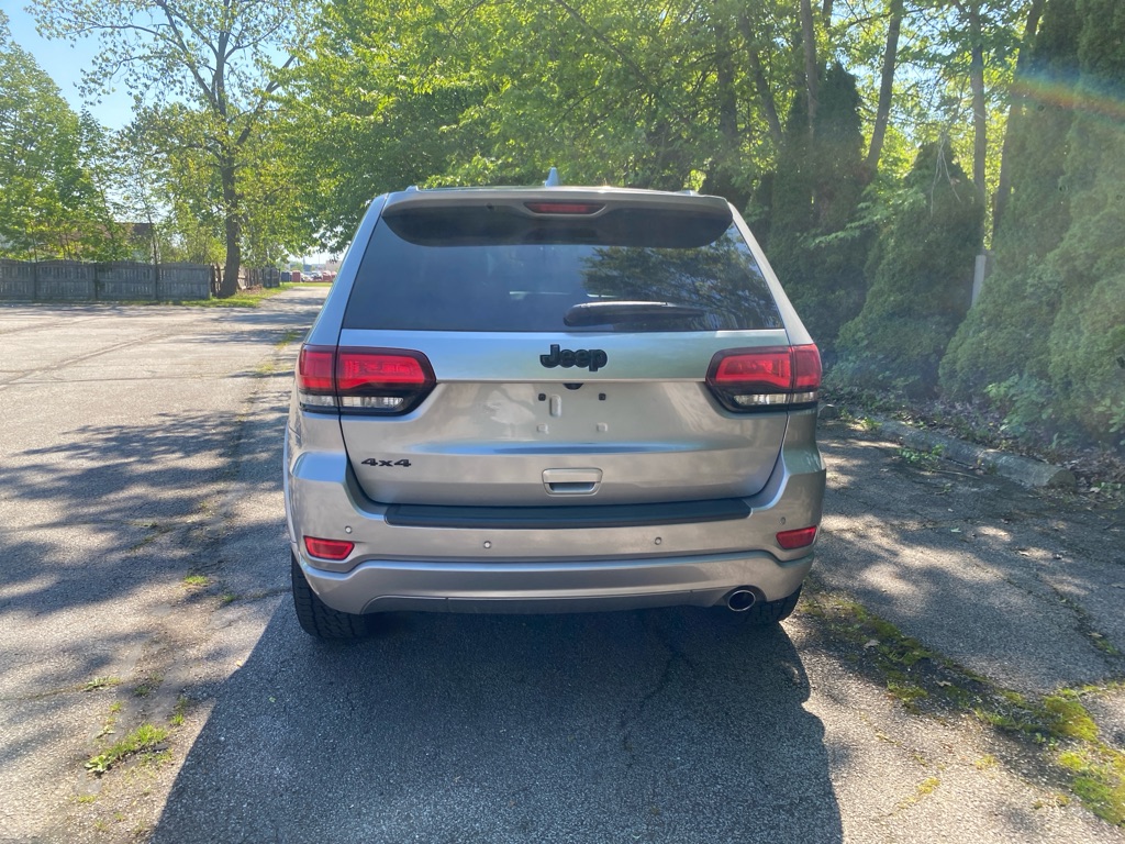 2019 Jeep Grand Cherokee Laredo - Image 4