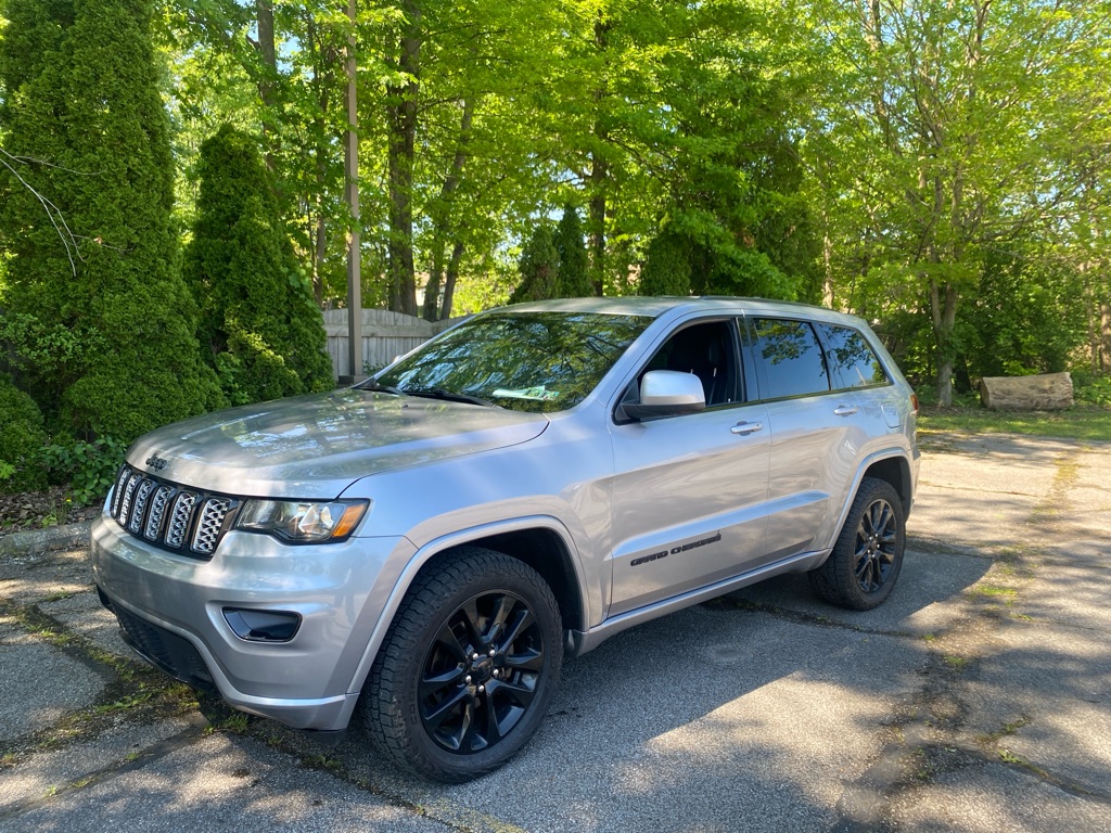 2019 Jeep Grand Cherokee Laredo - Main Image