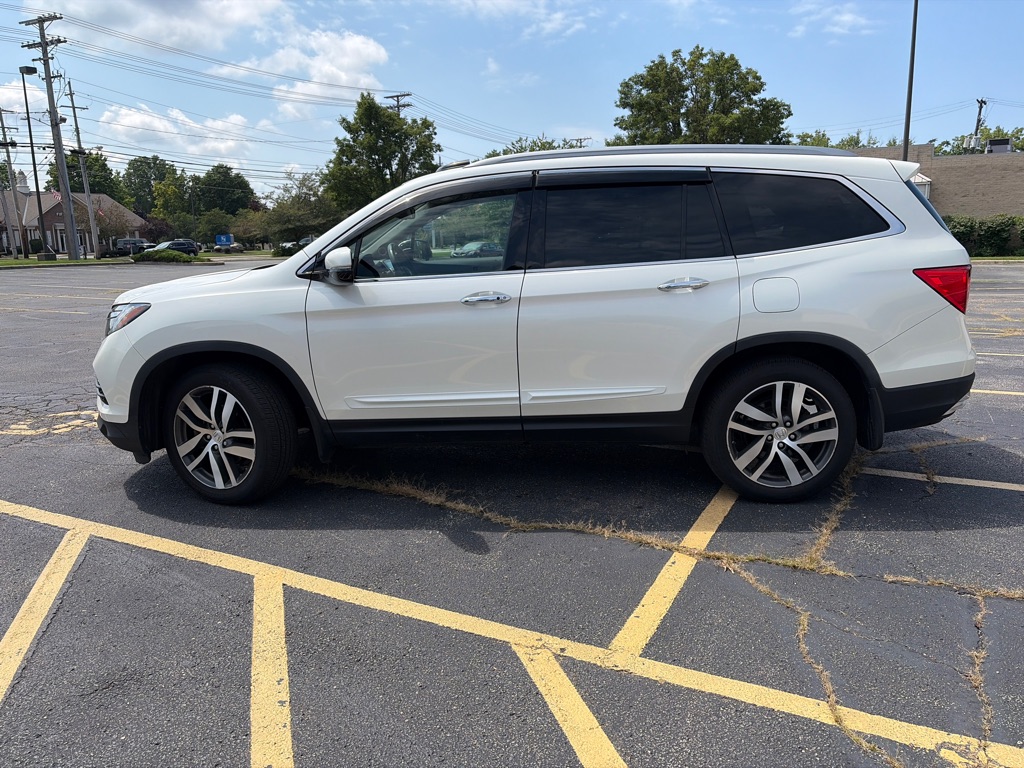 2017 Honda Pilot Elite - Image 4