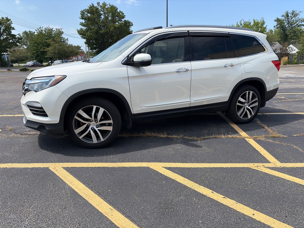 2017 Honda Pilot Elite - Image 3