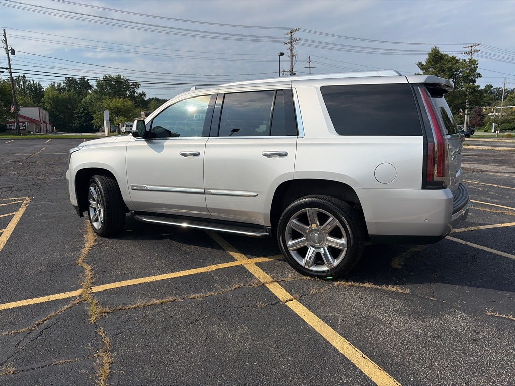 2018 Cadillac Escalade Luxury - Image 5