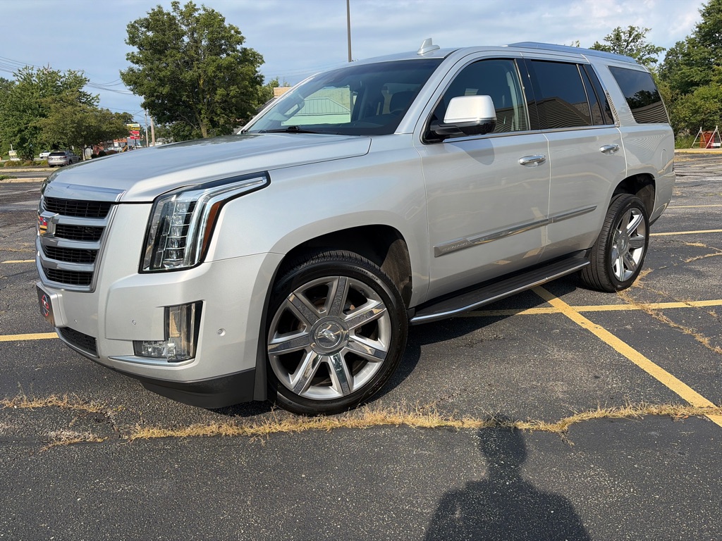 2018 Cadillac Escalade Luxury - Image 2