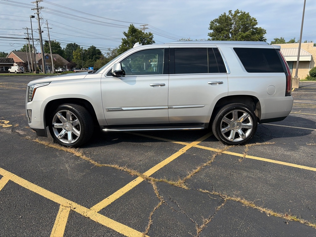 2018 Cadillac Escalade Luxury - Image 4