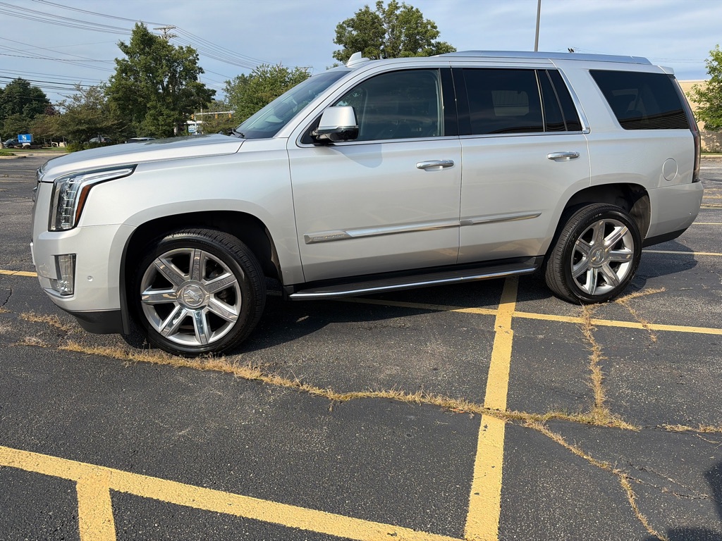 2018 Cadillac Escalade Luxury - Image 3