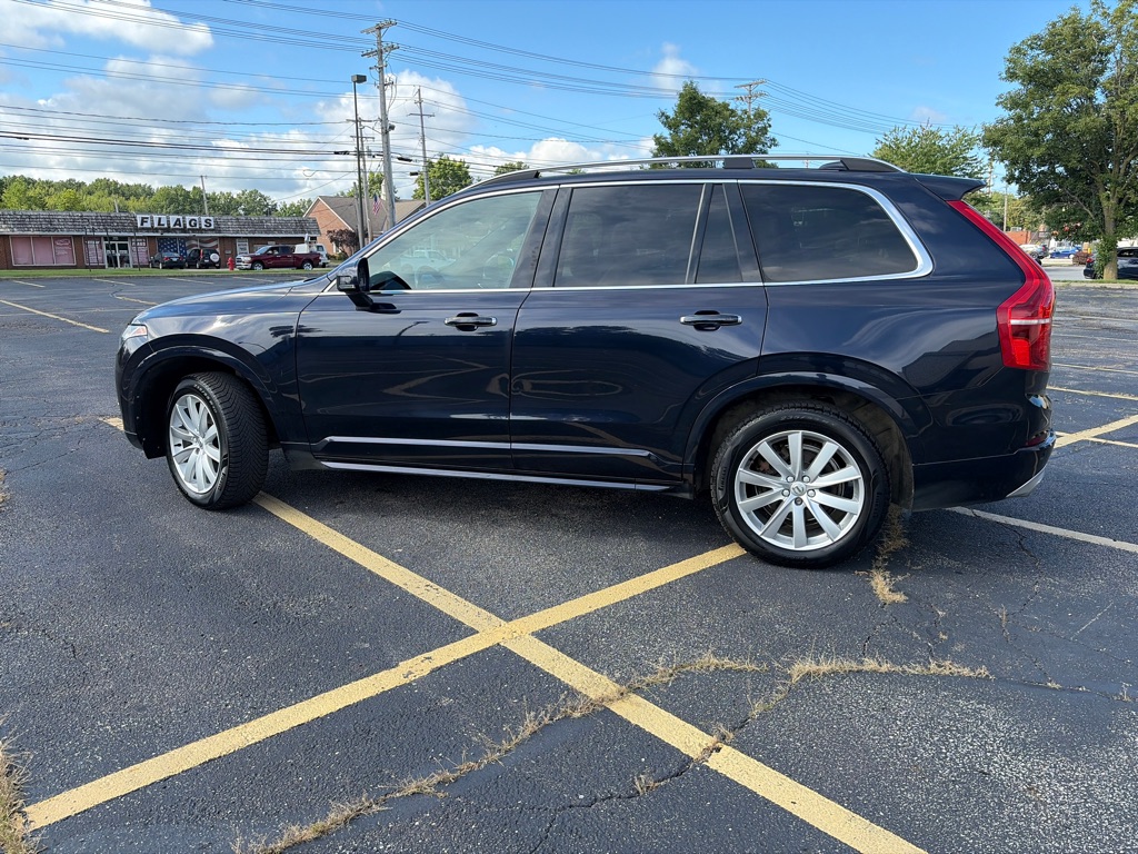 2017 Volvo XC90 T6 Momentum - Image 4