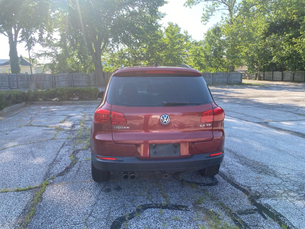 2015 Volkswagen Tiguan S - Image 4