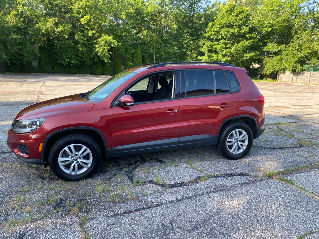 2015 Volkswagen Tiguan S - Image 2