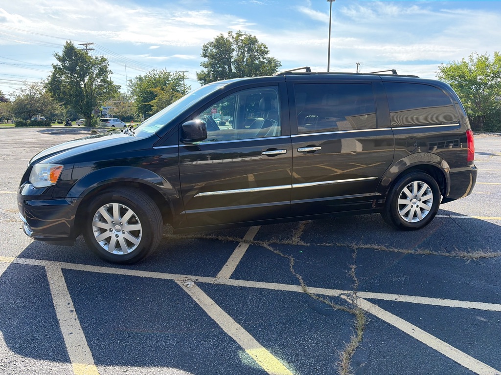 2015 Chrysler Town and Country Touring - Image 4