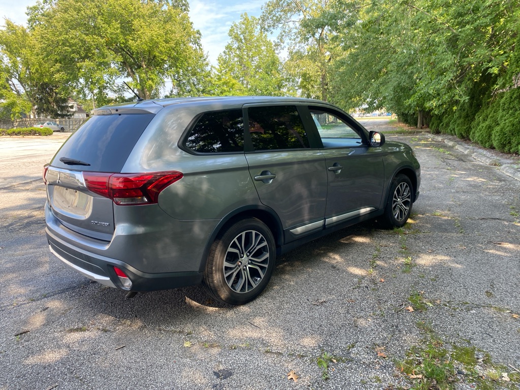 2016 Mitsubishi Outlander ES - Image 5