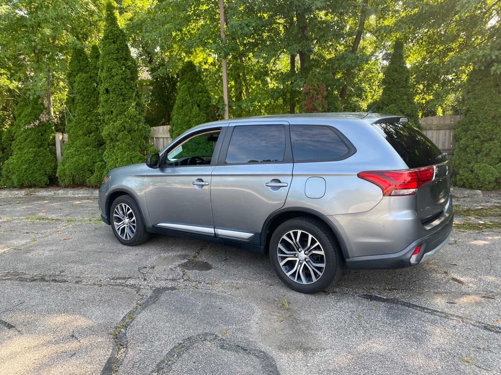 2016 Mitsubishi Outlander ES - Image 3