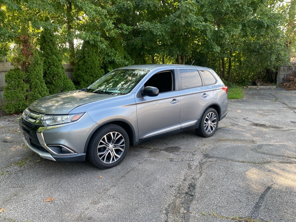 2016 Mitsubishi Outlander ES - Main Image