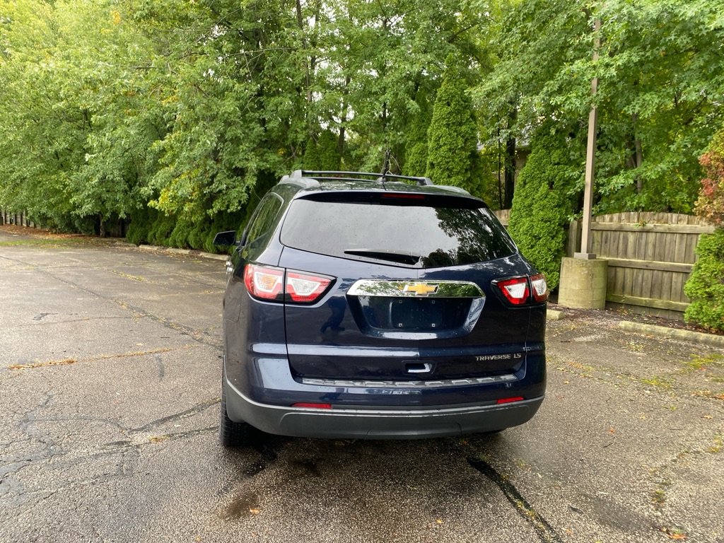 2015 Chevrolet Traverse LS - Image 4