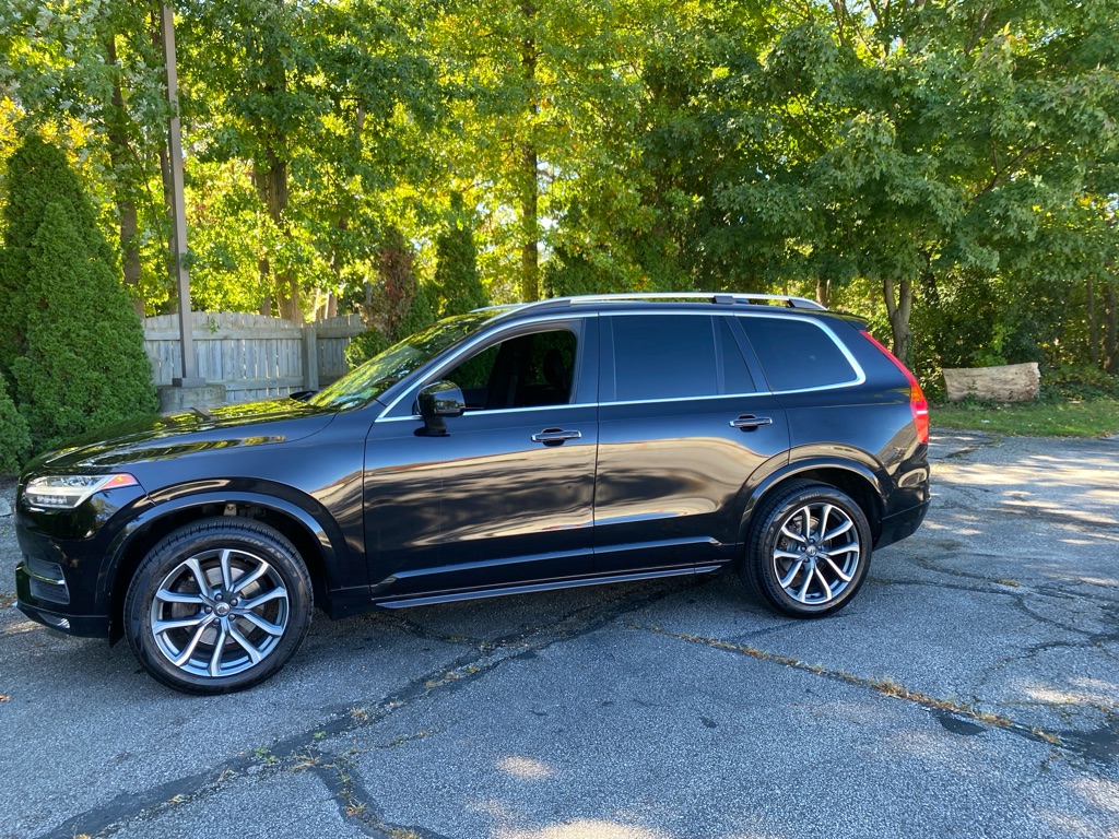 Photo 2 of 2017 Volvo XC90 T6 Momentum