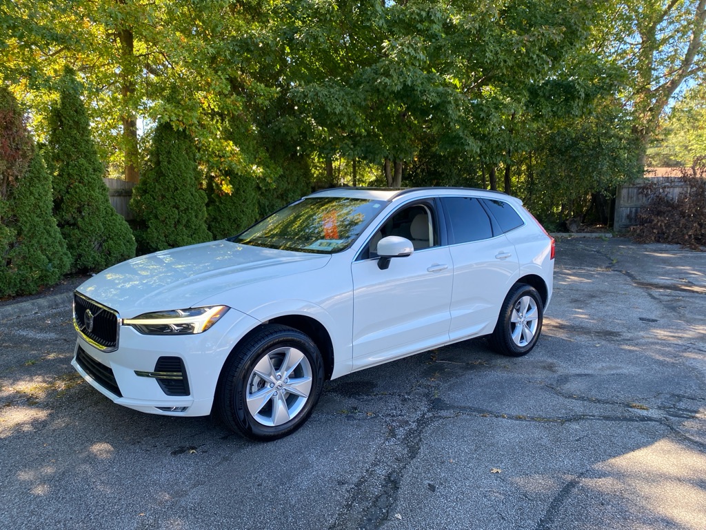 2022 Volvo XC60 B5 Momentum - Main Image