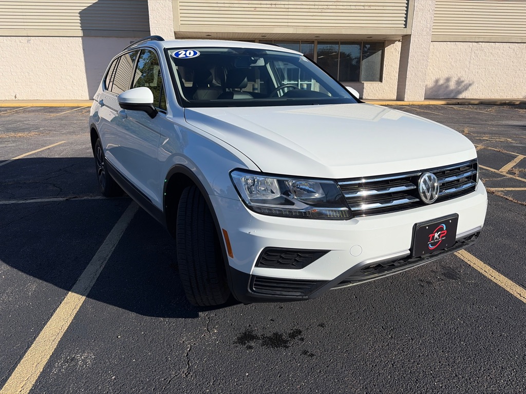 2020 Volkswagen Tiguan SE R-Line Black 4Motion - Image 2