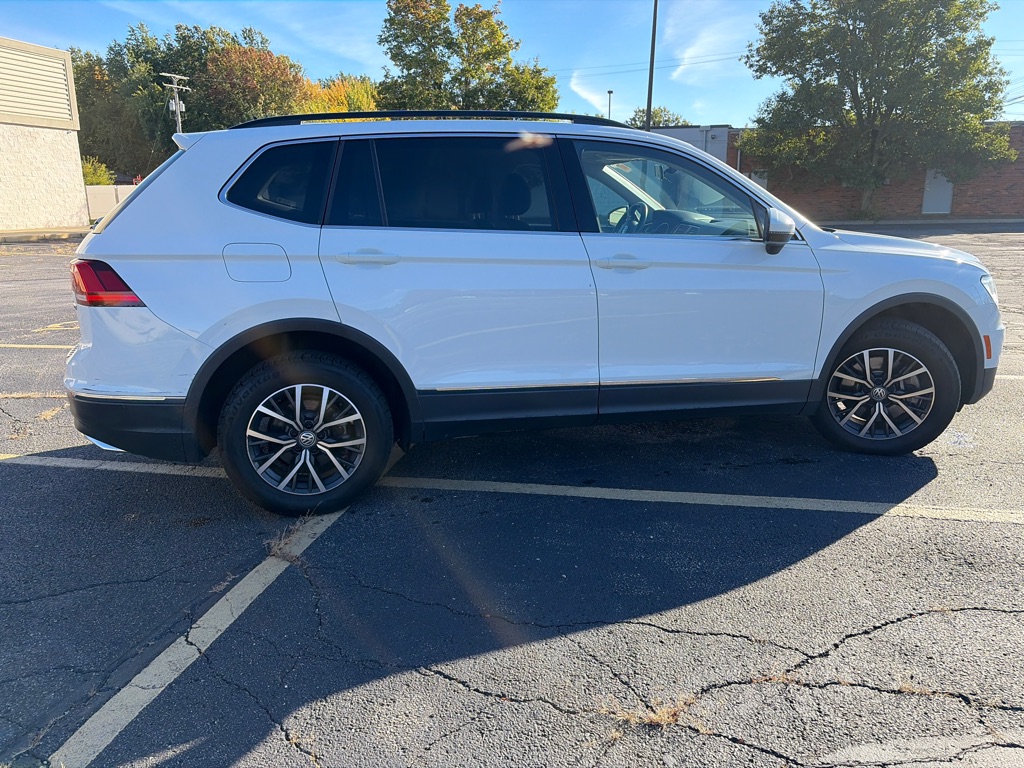 2020 Volkswagen Tiguan SE R-Line Black 4Motion - Image 5