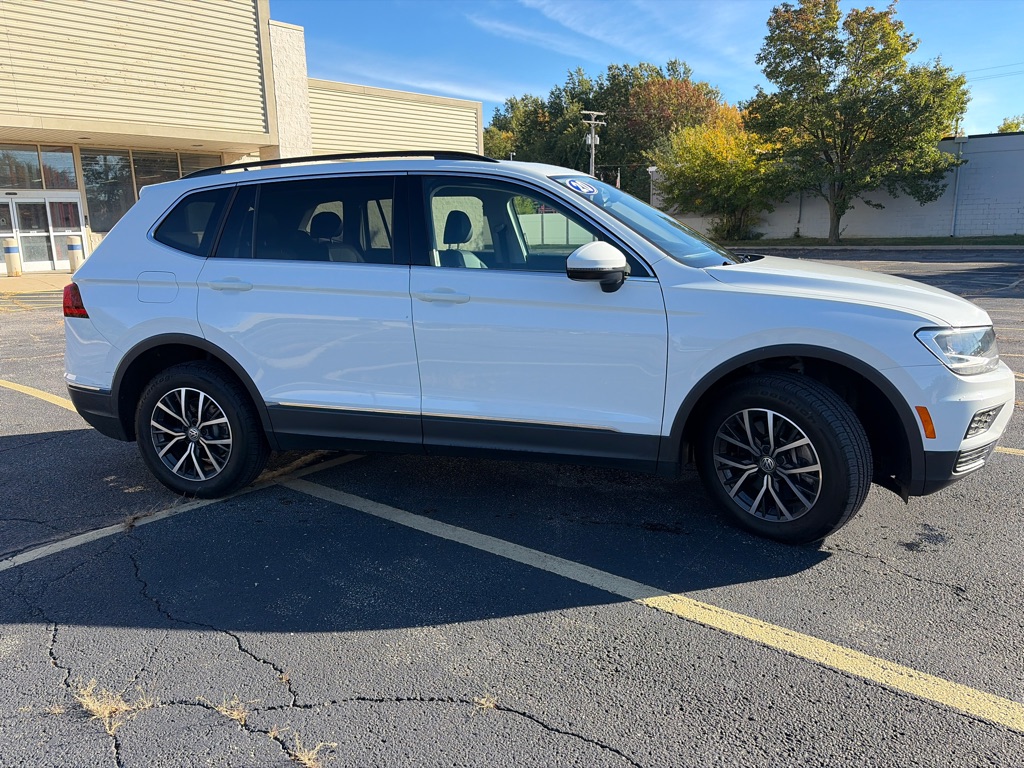 2020 Volkswagen Tiguan SE R-Line Black 4Motion - Image 4