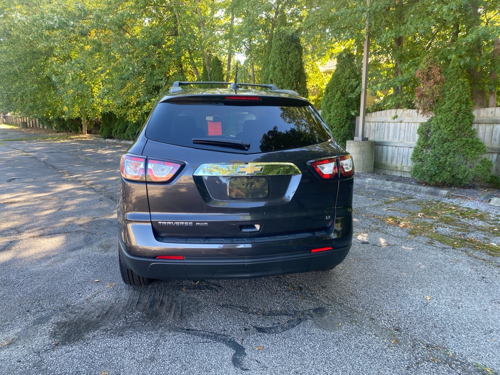 2017 Chevrolet Traverse LT - Image 4