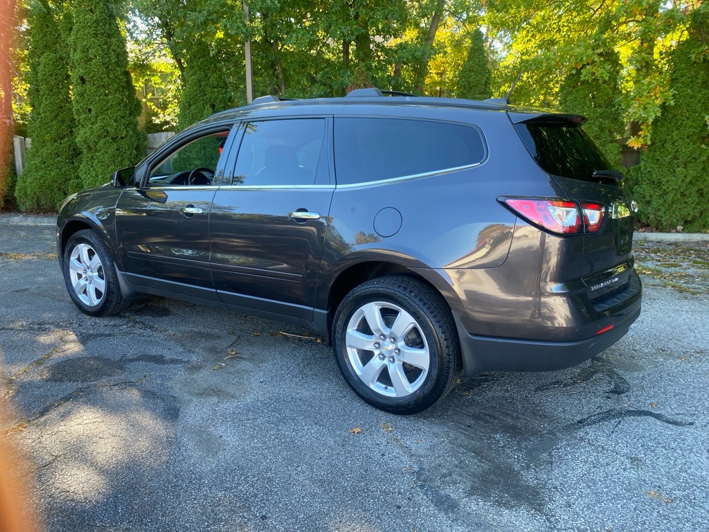 2017 Chevrolet Traverse LT - Image 3
