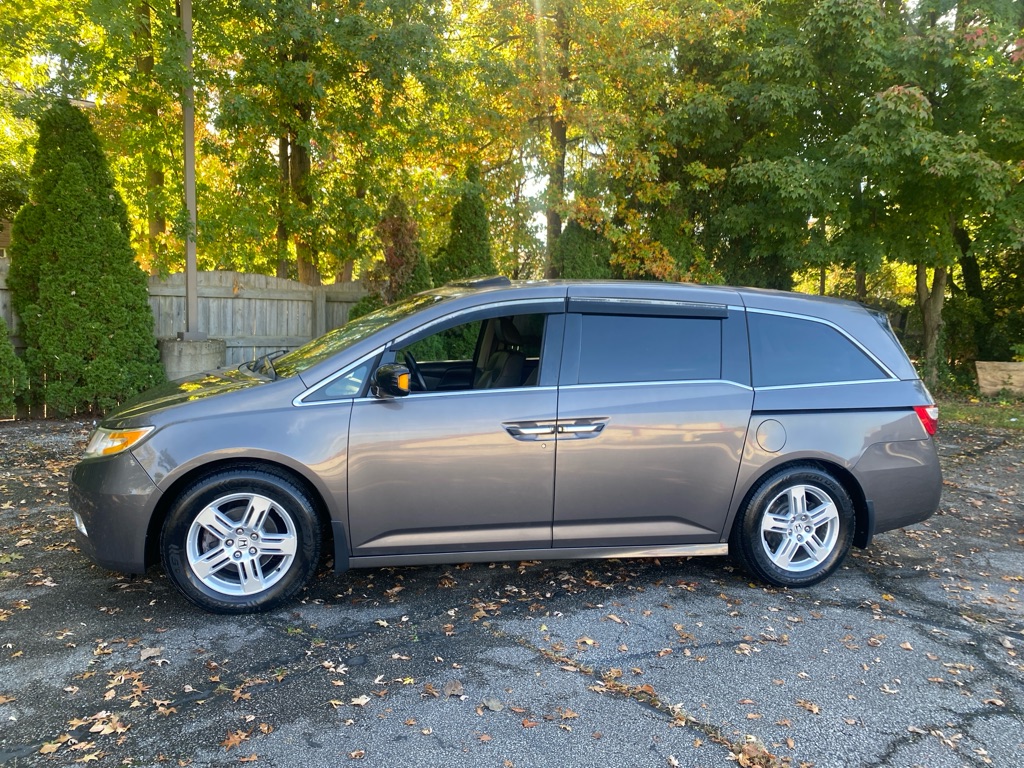 2012 Honda Odyssey Touring - Image 2