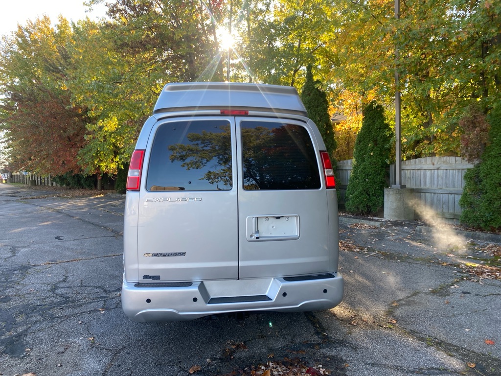 2017 Chevrolet Express 2500 - Image 4