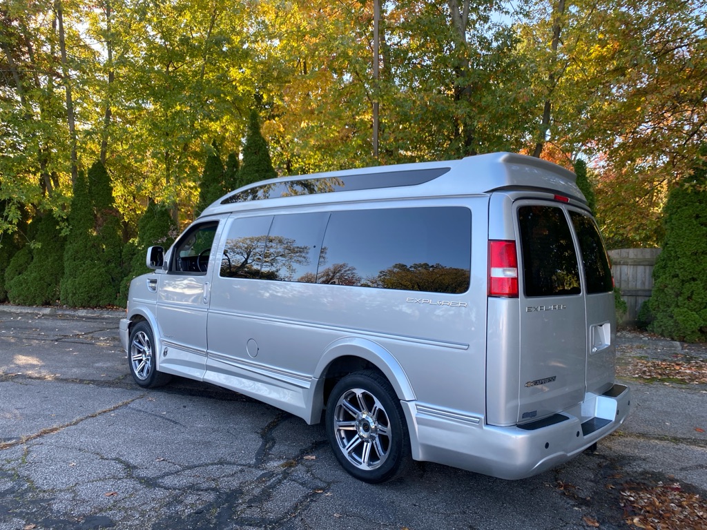 2017 Chevrolet Express 2500 - Image 3