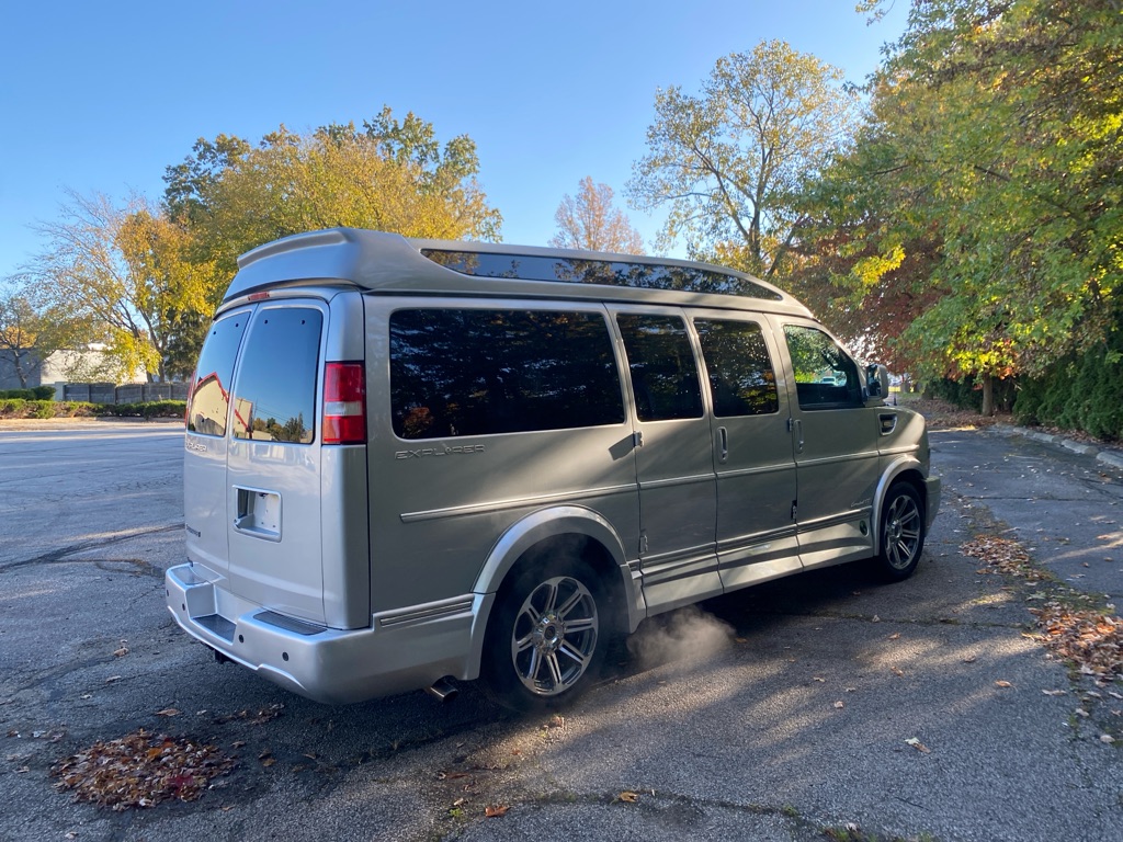 2017 Chevrolet Express 2500 - Image 5