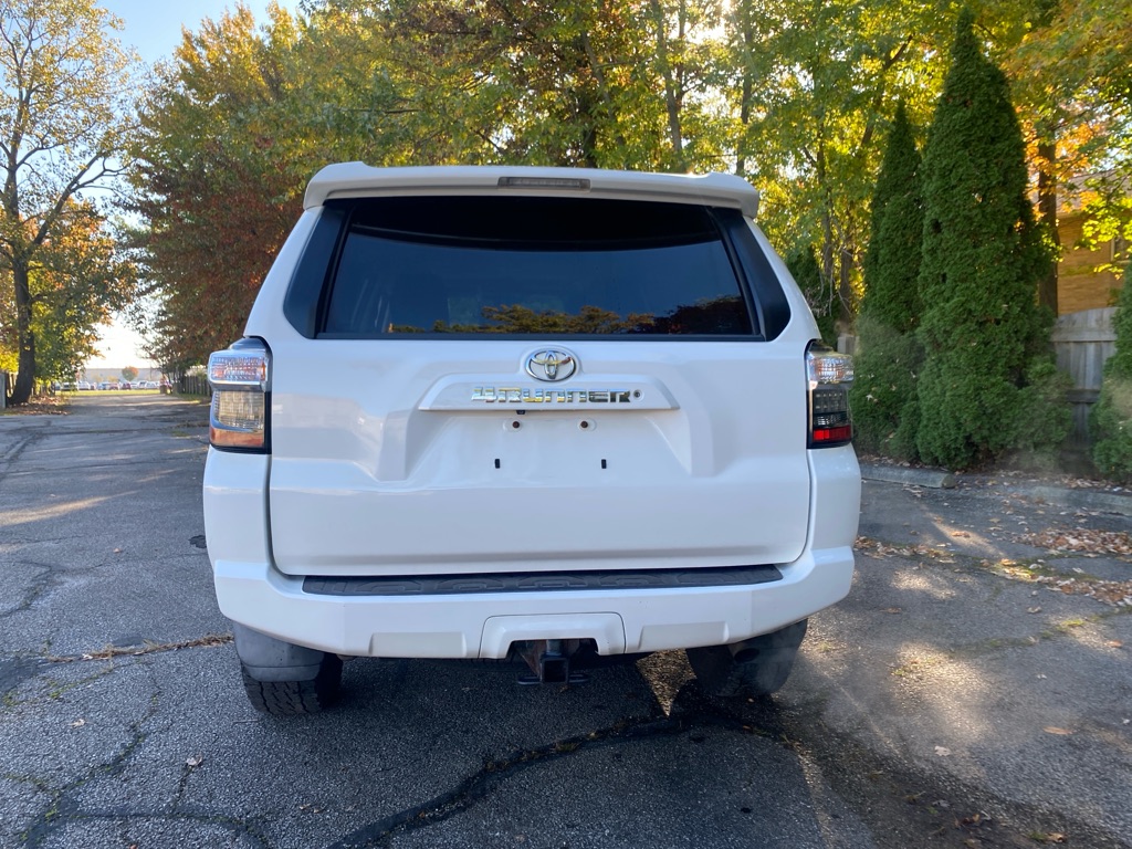 2016 Toyota 4Runner SR5 - Image 4