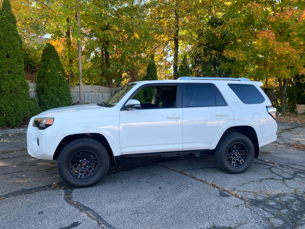 2016 Toyota 4Runner SR5 - Image 2