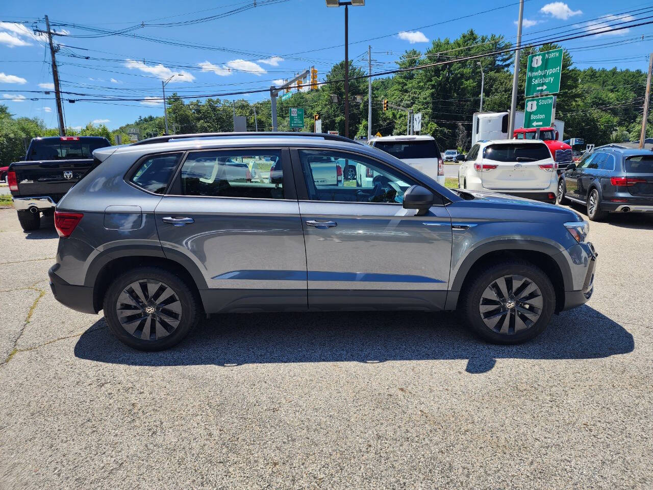 2022 Volkswagen Taos S 4Motion - Image 5
