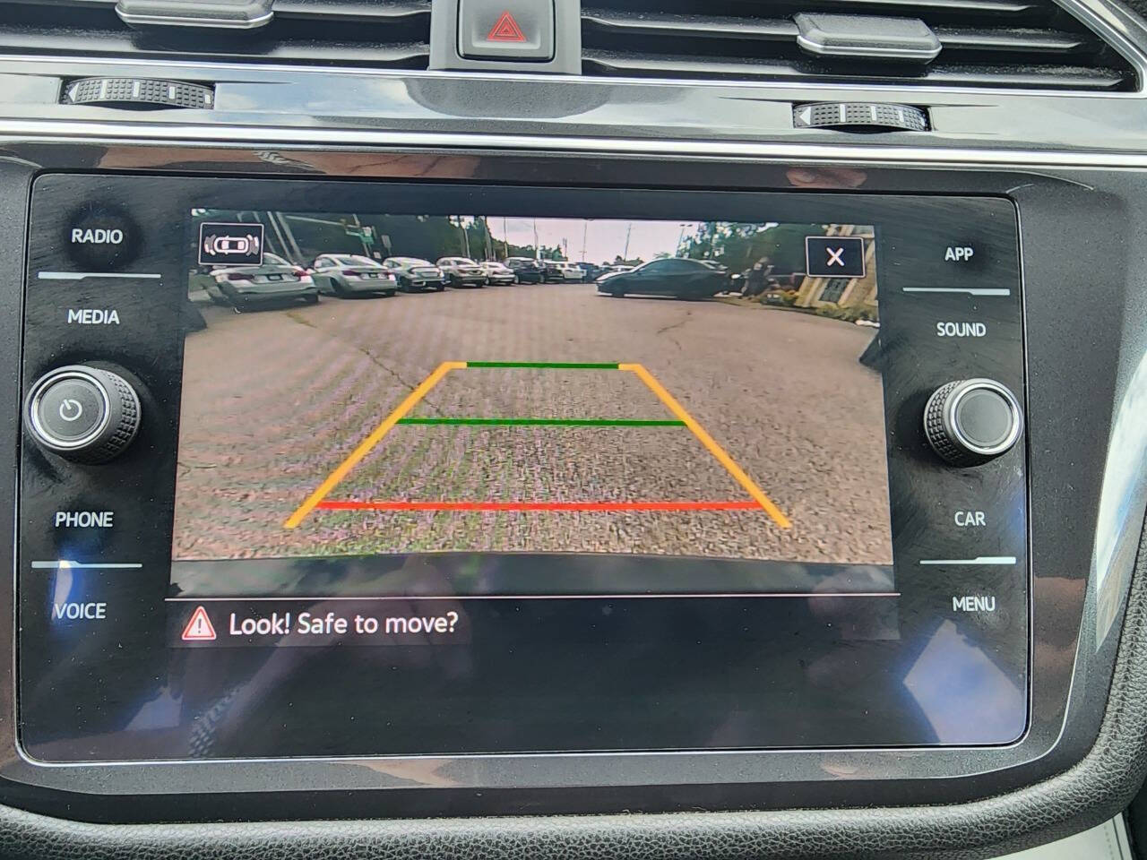 2022 Volkswagen Tiguan SE - Photo 15