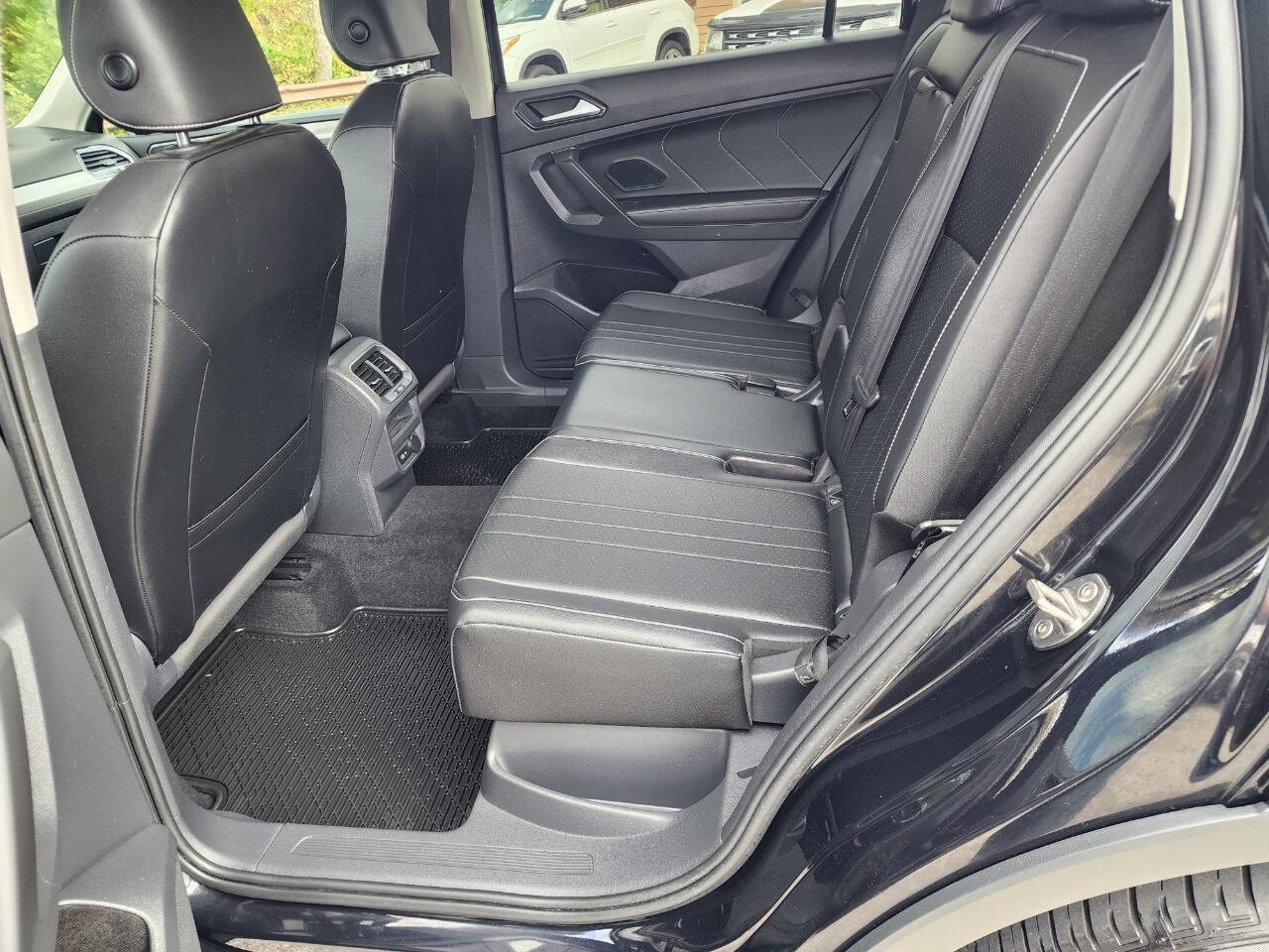 2022 Volkswagen Tiguan SE - Photo 24