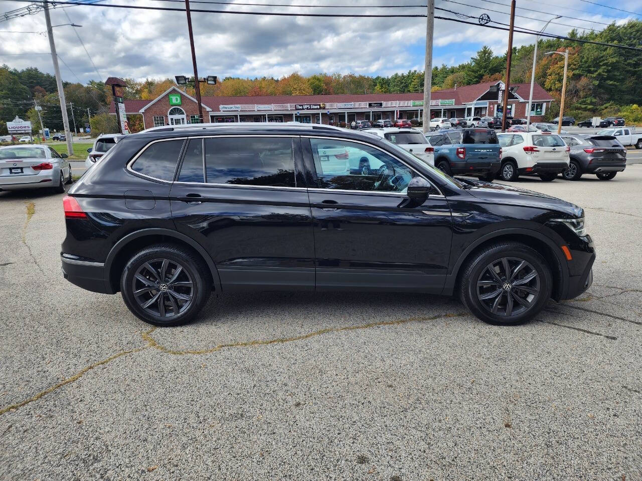 2022 Volkswagen Tiguan SE 4Motion - Image 5