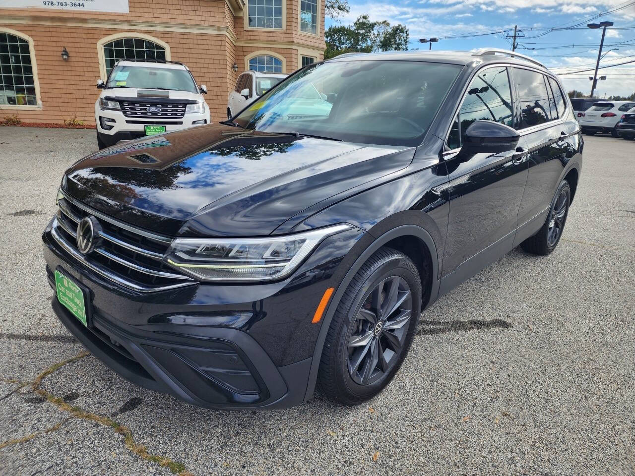 2022 Volkswagen Tiguan SE 4Motion - Image 2