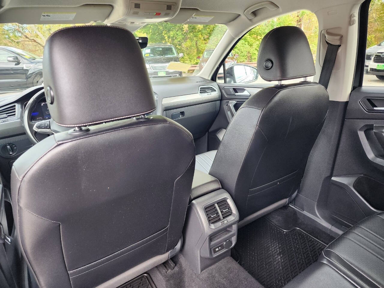 2022 Volkswagen Tiguan SE - Photo 28