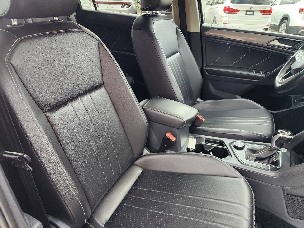2022 Volkswagen Tiguan SE - Photo 44