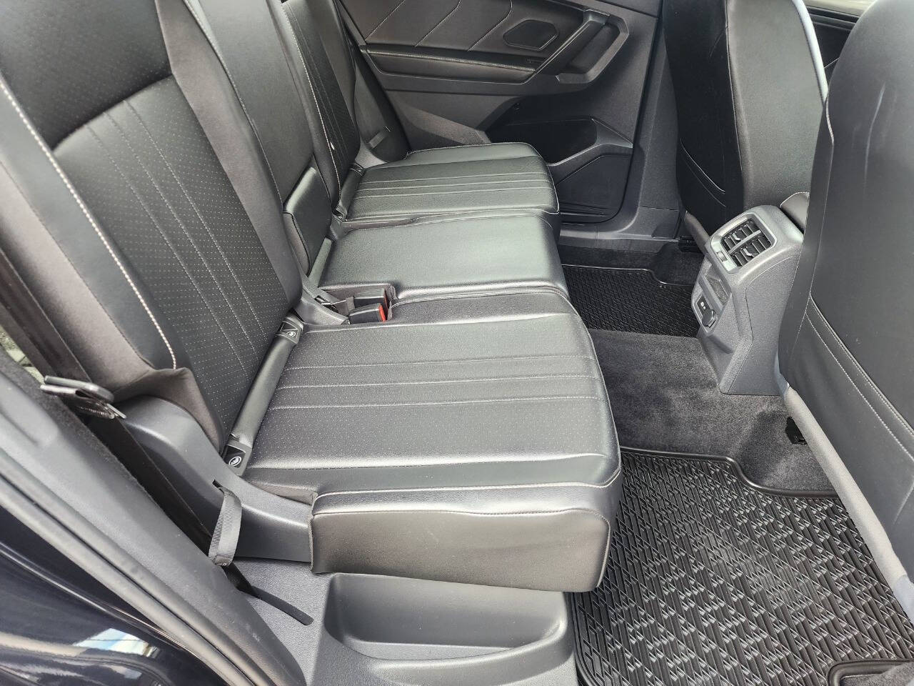 2022 Volkswagen Tiguan SE - Photo 35