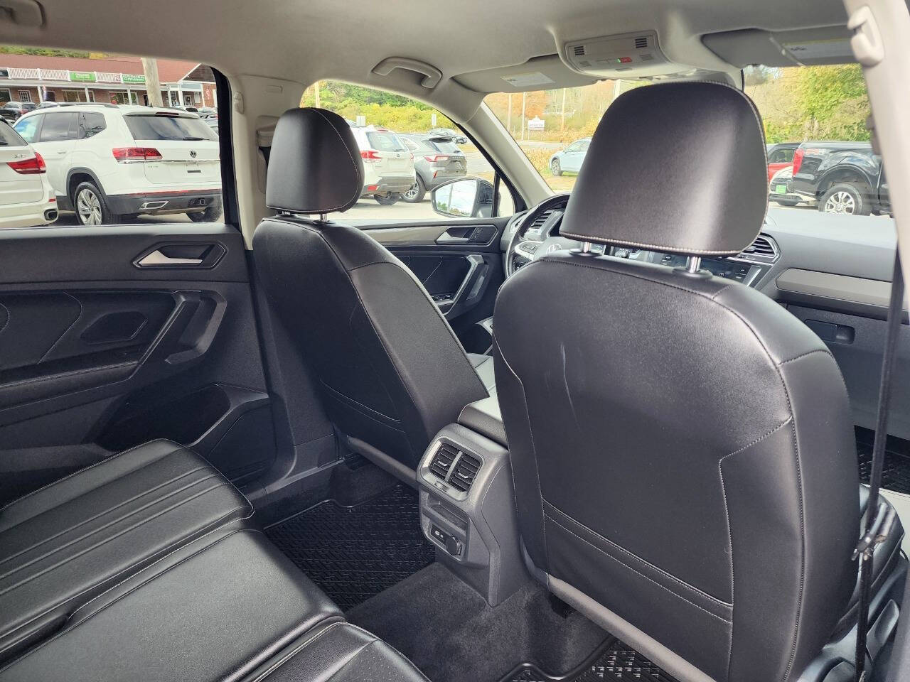 2022 Volkswagen Tiguan SE - Photo 39