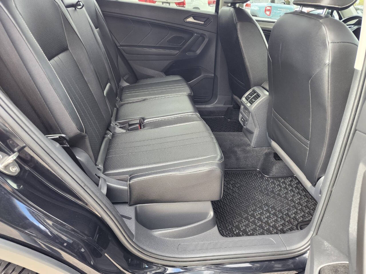 2022 Volkswagen Tiguan SE - Photo 34