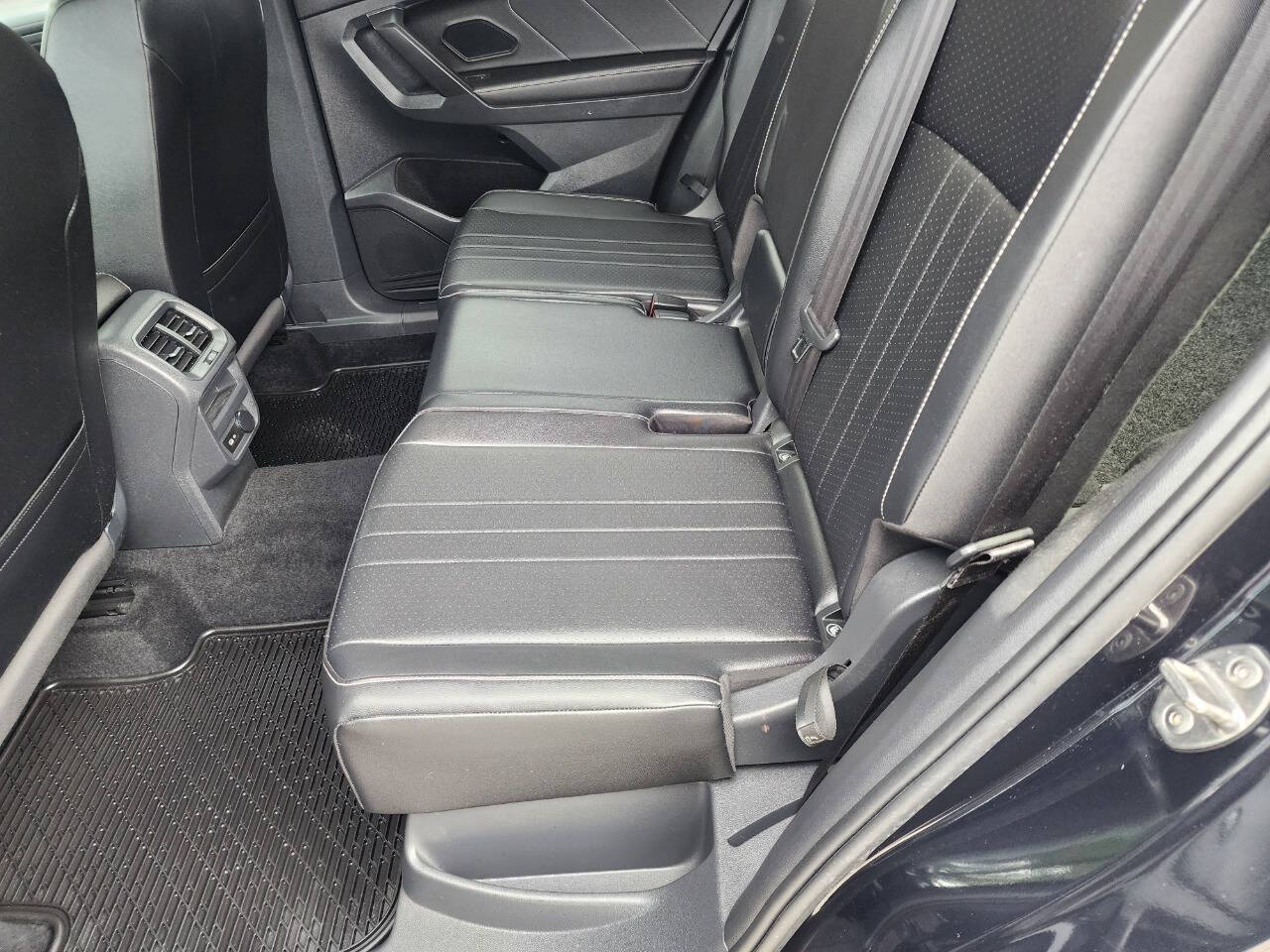 2022 Volkswagen Tiguan SE - Photo 25